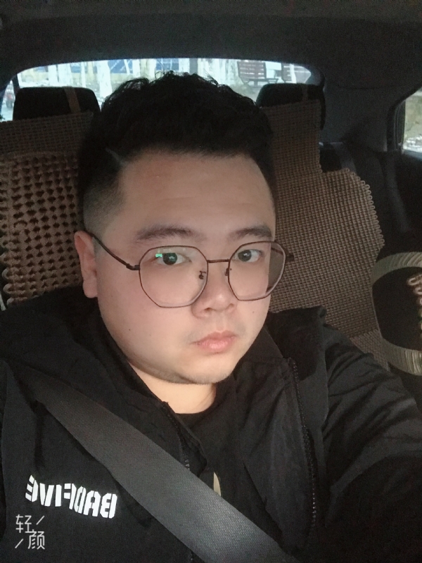 欢笑的第一张照片--乌鲁木齐闪婚服务中心