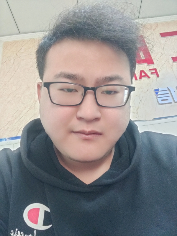 小张的第一张照片--乌鲁木齐闪婚服务中心