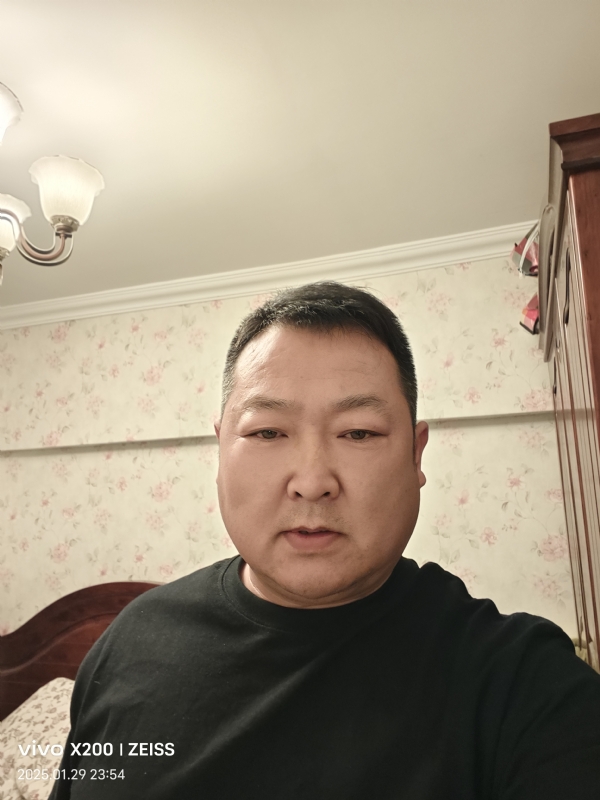 峰哥的第一张照片--乌鲁木齐闪婚服务中心