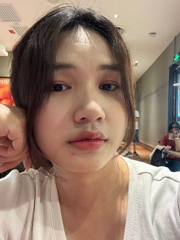 粉墨的第一张照片--乌鲁木齐闪婚服务中心