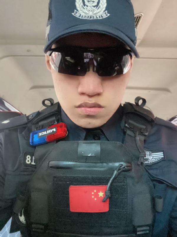 灵犀的第一张照片--乌鲁木齐闪婚服务中心